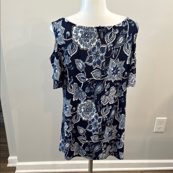 Star Vixen XL Floral Cold Shoulder Top in Navy and White - Picture 6 of 7